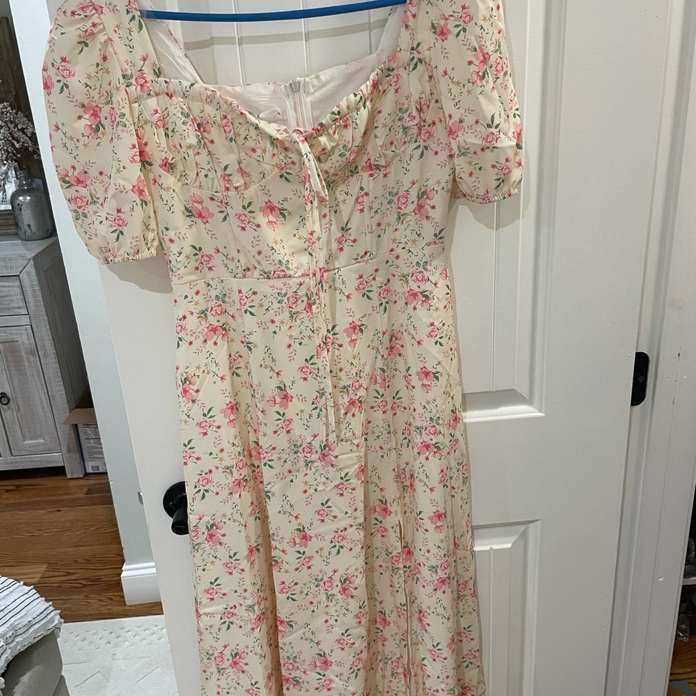 Dress 70F/21C puff sleeves